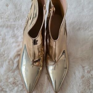 Glamorous Gold Pointed Toe Heels
